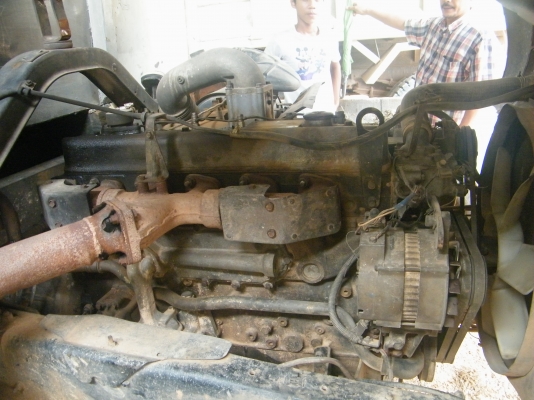 หกล้อดั้มพ์นิสสันยูดี 185 แรง