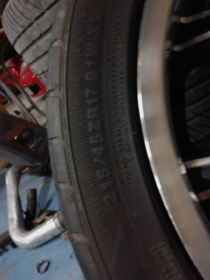 แม็ก17กว้าง7 5รู พร้อมยาง215 45 17ปี 10