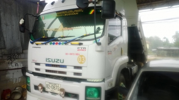 ขายดาวน์..6ล้อดั้ม ISUZU 240 แรง ออกใหม่ป้ายแดง รถปี*54 ใช้130000กม.(รถ30เดือน)
