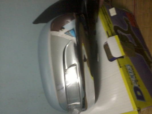 ขายกระจกมองข้าง ฟอร์จูนเนอร์ ข้างขวา มีไฟเลี้ยว 5 สาย หลังโครเมี่ยม