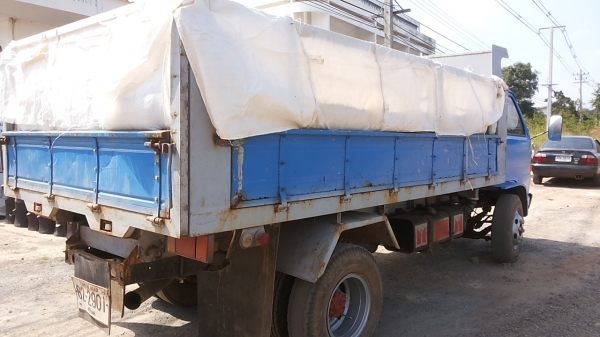 ***ขายแล้วครับขอบคุณ Truck2hand ขาย6ล้อดั๊มดิน ราคาเบาๆ isuzu  NKR(ตัวแรก) วางเครื่อง 4bd1 115hp  (ลงเล่มครบ) เครื่องแน่น แรง ไม่มีเยิ้ม ช่วงล่างใหญ่ Fหน้า-หลัง คัสซีดีไม่ปะไม่ดาม กระบะดั้มเหล็ก5ตัน ยิงหน้า สภาพดี ต่อมาใหม่ หัวสวยไม่ผุ ภายในคอนโซลครบ เกีย