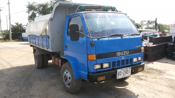 ***ขายแล้วครับขอบคุณ Truck2hand ขาย6ล้อดั๊มดิน ราคาเบาๆ isuzu  NKR(ตัวแรก) วางเครื่อง 4bd1 115hp  (ลงเล่มครบ) เครื่องแน่น แรง ไม่มีเยิ้ม ช่วงล่างใหญ่ Fหน้า-หลัง คัสซีดีไม่ปะไม่ดาม กระบะดั้มเหล็ก5ตัน ยิงหน้า สภาพดี ต่อมาใหม่ หัวสวยไม่ผุ ภายในคอนโซลครบ เกีย