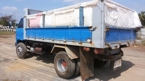 ***ขายแล้วครับขอบคุณ Truck2hand ขาย6ล้อดั๊มดิน ราคาเบาๆ isuzu  NKR(ตัวแรก) วางเครื่อง 4bd1 115hp  (ลงเล่มครบ) เครื่องแน่น แรง ไม่มีเยิ้ม ช่วงล่างใหญ่ Fหน้า-หลัง คัสซีดีไม่ปะไม่ดาม กระบะดั้มเหล็ก5ตัน ยิงหน้า สภาพดี ต่อมาใหม่ หัวสวยไม่ผุ ภายในคอนโซลครบ เกีย