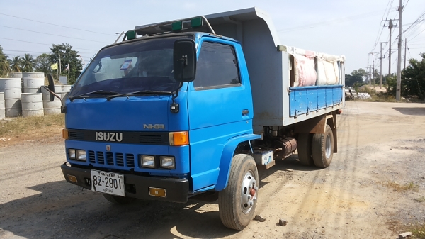 ***ขายแล้วครับขอบคุณ Truck2hand ขาย6ล้อดั๊มดิน ราคาเบาๆ isuzu  NKR(ตัวแรก) วางเครื่อง 4bd1 115hp  (ลงเล่มครบ) เครื่องแน่น แรง ไม่มีเยิ้ม ช่วงล่างใหญ่ Fหน้า-หลัง คัสซีดีไม่ปะไม่ดาม กระบะดั้มเหล็ก5ตัน ยิงหน้า สภาพดี ต่อมาใหม่ หัวสวยไม่ผุ ภายในคอนโซลครบ เกีย