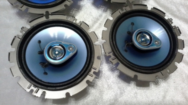 Alpine ชุดหน้าหลัง 4 ตัว ขนาด 6.5" แกนร่วมสามทาง เ