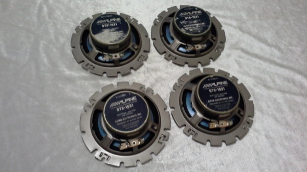 Alpine ชุดหน้าหลัง 4 ตัว ขนาด 6.5" แกนร่วมสามทาง เ