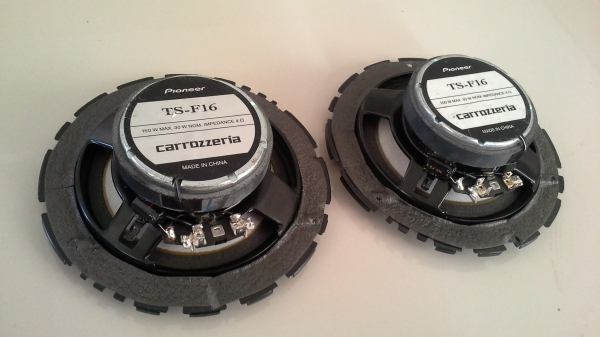 Pioneer ขนาด 6" แกนร่วมสองทาง ฝาครอบเสียงแหลมหมุนปรับ Pioneer ขนาด 6" แกนร่วมสองทาง ฝาครอบเสียงแหลมหมุนปรับ