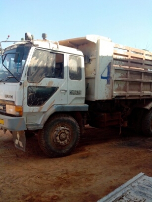 NISSAN BIG M 2.5 ปี30 เครื่อง SD25 ภาษี57 mitsuหลงMA195 ราคา 698000 และหางปลาEH70 ขึ้น320ได้ 520000 และหลงโบ1038000