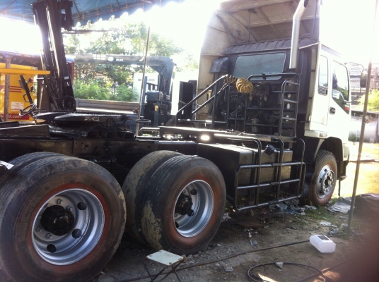 ต้องการขายรถอีซูซุเดก้า320แรงปี48ยูโร2เครื่องดียางเต็มสภาพพร้อมใช้