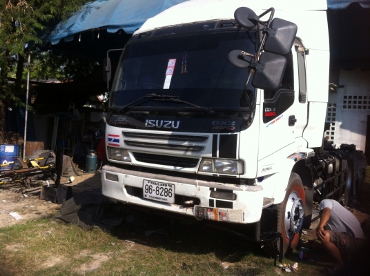 ต้องการขายรถอีซูซุเดก้า320แรงปี48ยูโร2เครื่องดียางเต็มสภาพพร้อมใช้