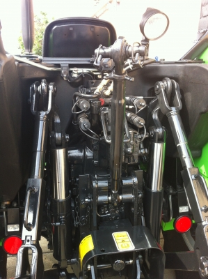 รถแทรกเตอร์ ดอยส์ ฟาร์ มีให้เลือกมากมายหลายรุ่น