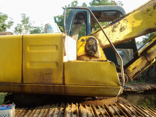 KOBELCO   SK220  รุ่น3 เล่มทะเบียนพร้อมขายดาว์