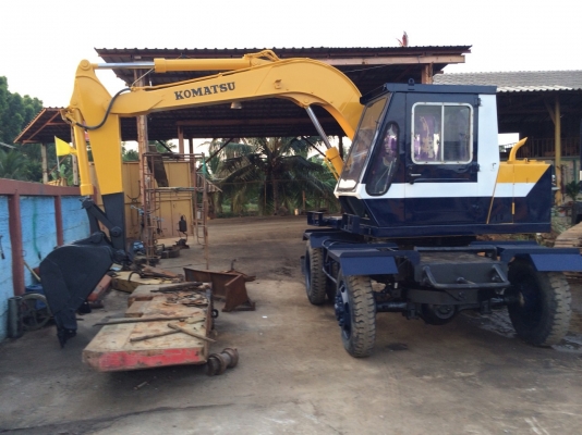 ขายรถแมคโครPW60-1 สภาพพร้อมใช้ 2เพลา สนใจติดต่อ บอย 085-156-2314