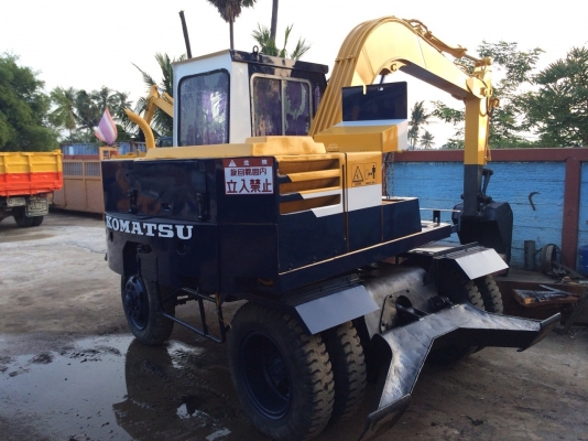 ขายรถแมคโครPW60-1 สภาพพร้อมใช้ 2เพลา สนใจติดต่อ บอย 085-156-2314