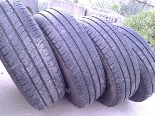 ยาง  205/70/15  ปี 11  นุ่มๆ ดอกหนาๆ