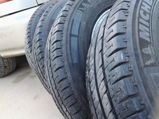 ยาง  205/70/15  ปี 11  นุ่มๆ ดอกหนาๆ