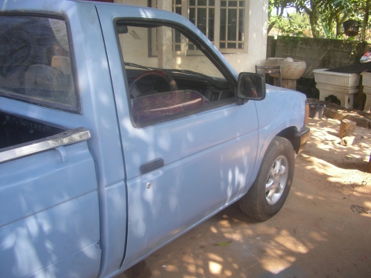 ขายนิสสัน บิ๊กเอ็ม หัวเดี๋ยวปี36 ล้อแมก มีแอร์ ภายนอกสีสวย ขายนิสสัน บิ๊กเอ็ม หัวเดี๋ยวปี36 ล้อแมก มีแอร์ ภายนอกสีสวย