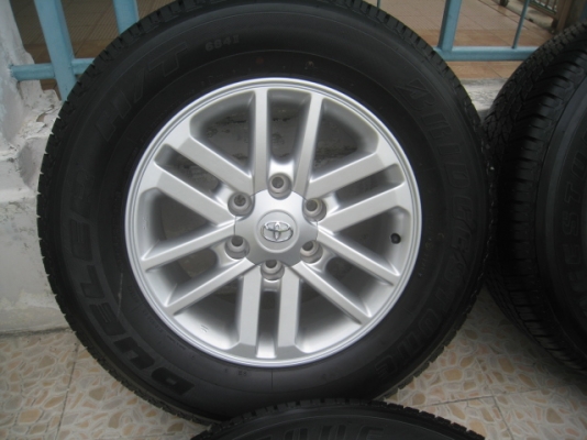 ขายล้อแม็ก Toyota fortuner ป้ายแดง 17"x7.5" et30 6รู139.7 + ยางผลิตสัปดาห์ที่ 39ปี13  สนใจติดต่อเล็กคลองสามครับ (081-3747940)