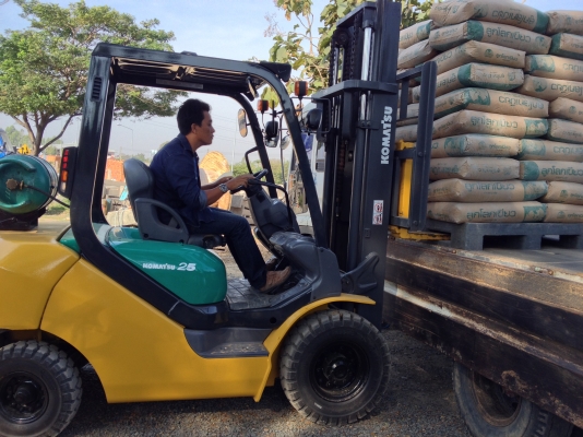 ขายรถฟอร์คลิฟต์ 2.5 ตัน รถสวยน่าใช้ ขายรถฟอร์คลิฟต์ 2.5 ตัน รถสวยน่าใช้