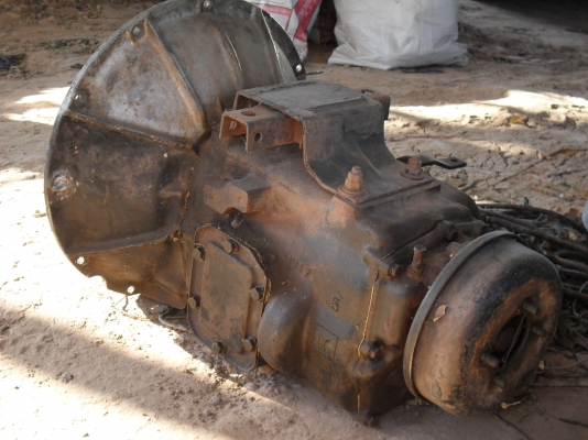 ขายเกียร์รถบรรทุกหกล้อ อีซูซุ 85 แรงมีสองลูกขายเหมา 9,500 บาท