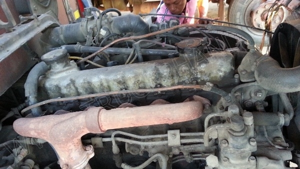 รถบรรทุก 10 ล้อ ยี่ห้อ HINO 180 แรงม้า ติดแก๊ส NGV 8 ถัง ลักษณะถังยืน