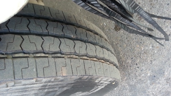 รถบรรทุก 10 ล้อ ยี่ห้อ HINO 180 แรงม้า ติดแก๊ส NGV 8 ถัง ลักษณะถังยืน