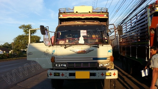รถบรรทุก 10 ล้อ ยี่ห้อ HINO 180 แรงม้า ติดแก๊ส NGV 8 ถัง ลักษณะถังยืน