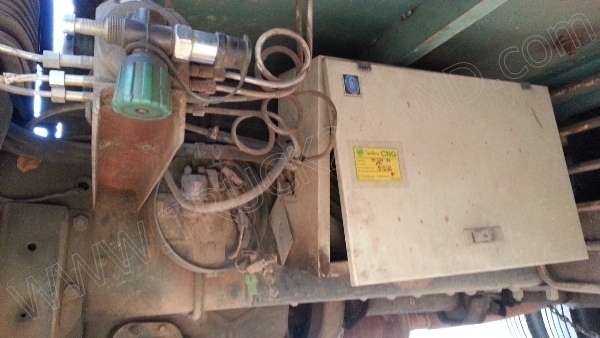 รถบรรทุก 10 ล้อ ยี่ห้อ HINO 180 แรงม้า ติดแก๊ส NGV 8 ถัง ลักษณะถังยืน