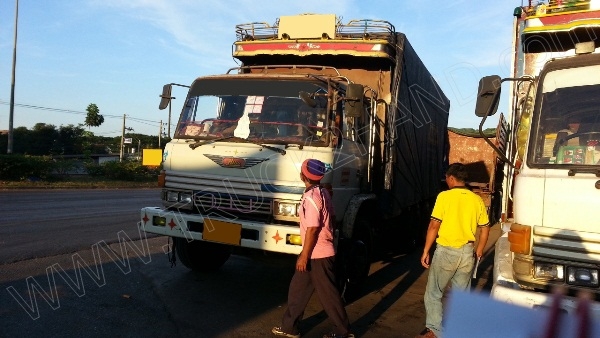 รถบรรทุก 10 ล้อ ยี่ห้อ HINO 180 แรงม้า ติดแก๊ส NGV 8 ถัง ลักษณะถังยืน