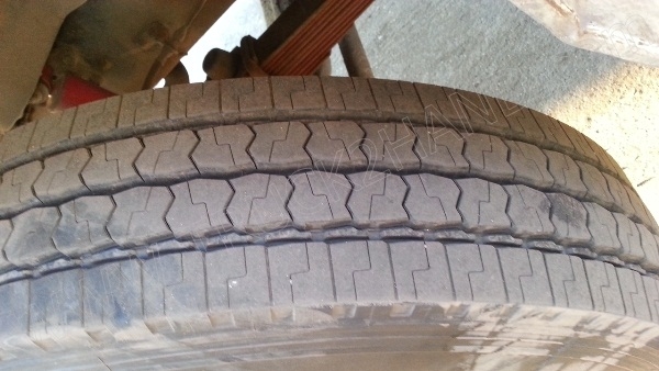 รถบรรทุก 10 ล้อ ยี่ห้อ HINO 180 แรงม้า ติดแก๊ส NGV 8 ถัง ลักษณะถังยืน