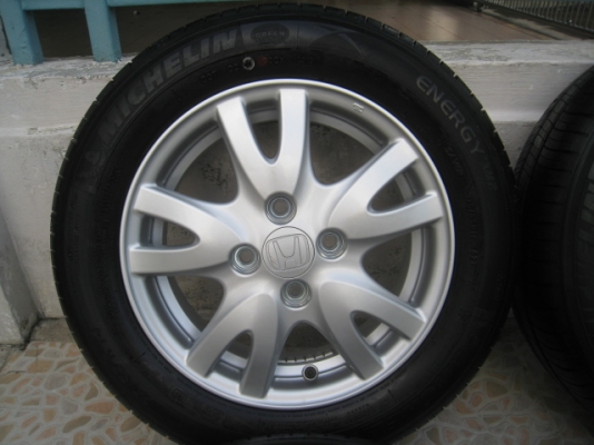 ขายล้อแม็กป้ายแดง Honda Brio 14"x5" et50 4รู100 + ยางผลิตสัปดาห์ที่23 ปี13 สนใจติดต่อเล็กคลองสามครับ (081-3747940)
