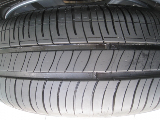 ขายล้อแม็กป้ายแดง Honda Brio 14"x5" et50 4รู100 + ยางผลิตสัปดาห์ที่23 ปี13 สนใจติดต่อเล็กคลองสามครับ (081-3747940)