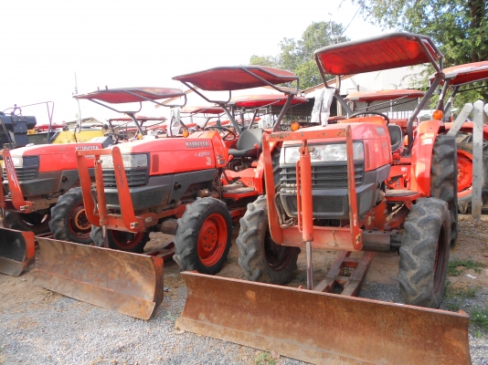 ขายรถแทรคเตอร์ รุ่น L4508 มือสองพร้อม ใบมีดดันดิน