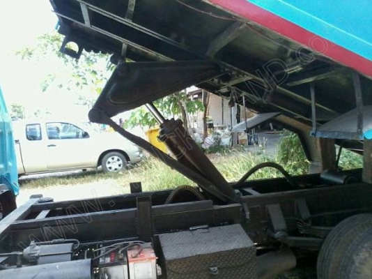 รถบรรทุก 6ล้อดั๊มพ์ ยี่้ห้อ ISUZU 110แรง