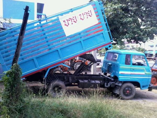 รถบรรทุก 6ล้อดั๊มพ์ ยี่้ห้อ ISUZU 110แรง