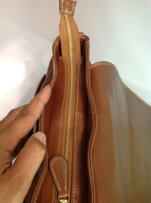 กระเป๋าหนังแท้ series 02