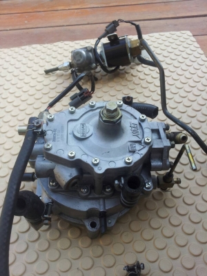 ขายหม้อต้มแก๊ส ญี่ปุ่นแท้ ยี่ห้อNikki (Nissan) พร้อมติ๊กแก๊ส อุปกรณ์ตามรูป ขาย 1,700  บาท