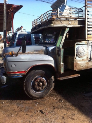 รถบรรทุก 6 ล้อ พร้อมใช้งาน 220,000 บาท เท่านั้น !!!