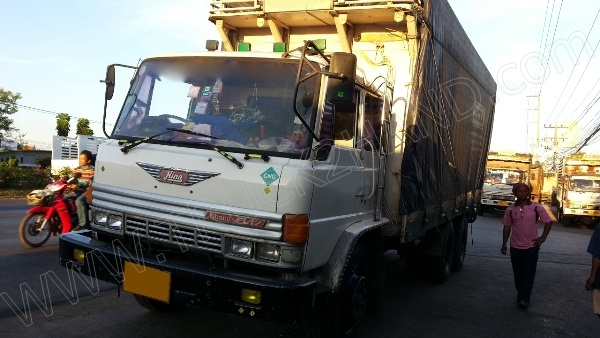 รถบรรทุก 10 ล้อยี่ห้อ HINO 180 แรงม้า ติดแก๊ส NGV 8 ถัง ลักษณะถังยืน