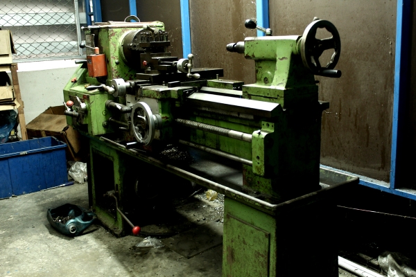 ขายเครื่องกลึงขนาด 4 ฟุตใช้ไฟ 3 เฟส สภาพพร้อมใช้งาน