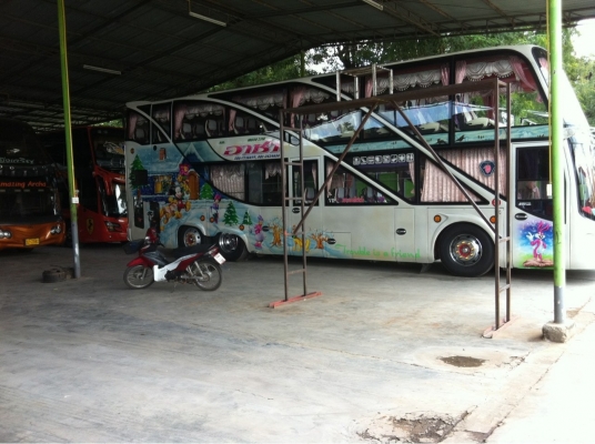 ขายรถทัวร์ 2 ชั้น 8 ล้อ สีขาว