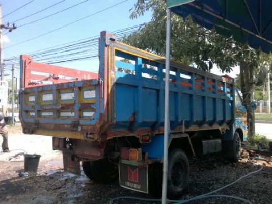 รถอิซูซุ 6 ล้อดั๊ม  85 แรงม้า