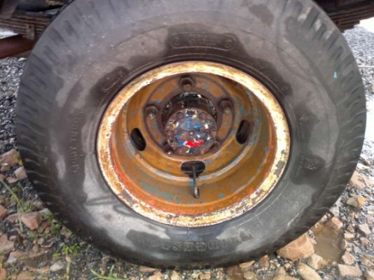 รถอิซูซุ 6 ล้อดั๊ม  85 แรงม้า