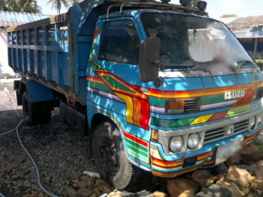 รถอิซูซุ 6 ล้อดั๊ม  85 แรงม้า