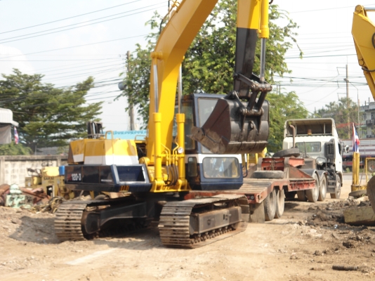 ขายรถแมคโครPC120-3  สภาพพร้อมใช้ สนใจติดต่อ บอย 085-156-2314