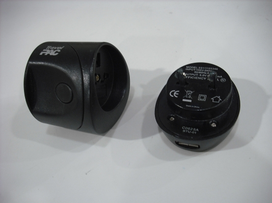 • AC Travel Plug Adapter,w/USB Chargerใช้ใน150 ประเทศ • AC Travel Plug Adapter,w/USB Chargerใช้ใน150 ประเทศ