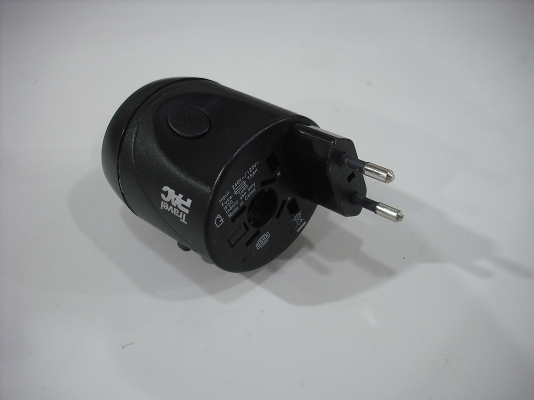 • AC Travel Plug Adapter,w/USB Chargerใช้ใน150 ประเทศ • AC Travel Plug Adapter,w/USB Chargerใช้ใน150 ประเทศ