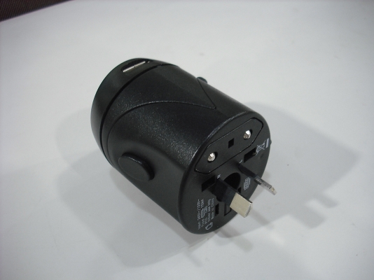 • AC Travel Plug Adapter,w/USB Chargerใช้ใน150 ประเทศ • AC Travel Plug Adapter,w/USB Chargerใช้ใน150 ประเทศ