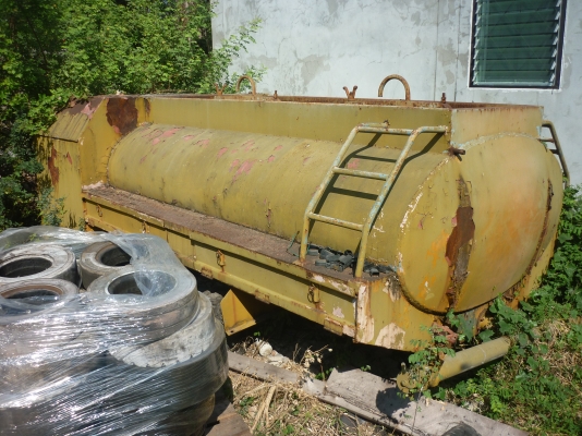 ขายถังน้ำสิบล้อ