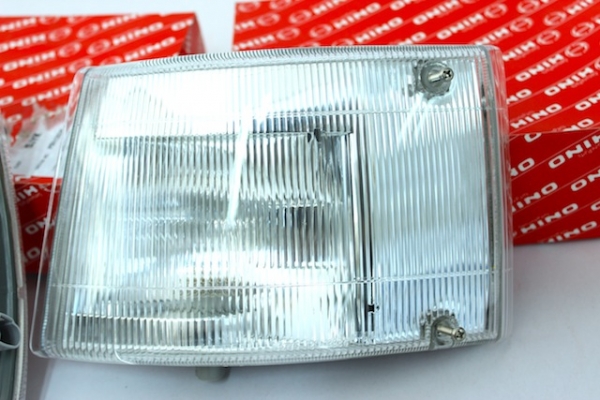 ไฟมุุมสีขาว ฮีโน่ โปรเฟียร์ - ไฮเทค แท้!!  คู่ละ